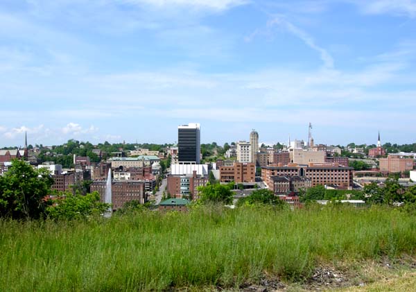 Lynchburg,_Virginia_downtown_skyline.jpg
